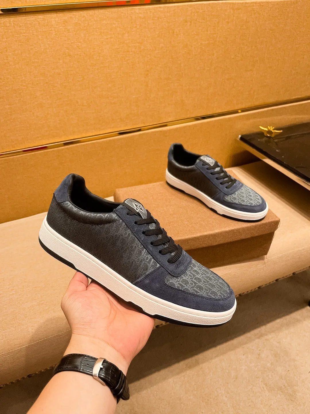 Men's shoes💰 400💰[Dior]🔥 High-end men's shoes brand official website 1:1 latest masterpiece: uppers are made of Italian imported first-layer cowhide with comfortable and breathable lining➕original non-slip and wear-resistant outsole🔥, making walking more convenient and comfortable! An exclusive new model, a stunning work, a beautiful 1:1 replica [color] compared to the official quality! Create a fashionable personality to set off your uniqueness! A must-have for trendy men! Classic 🔥Size: 38-44 Color: 🔥 3⃣️colors available🔥.